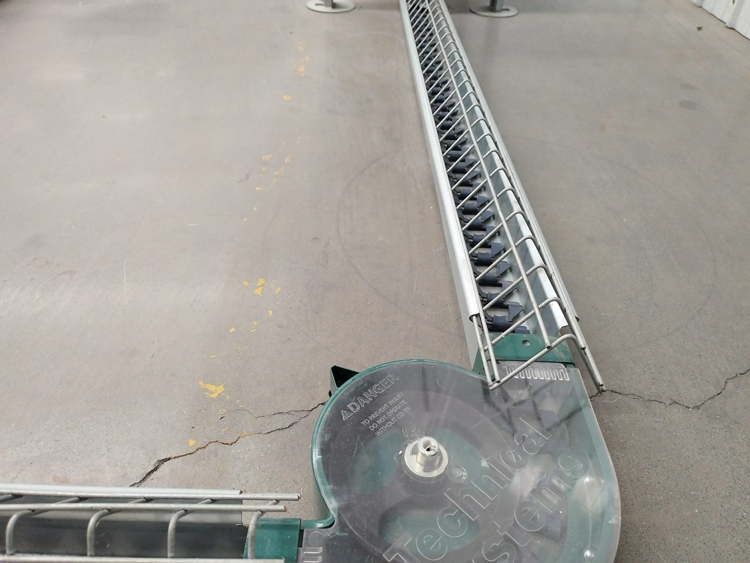 the floor chain feeding system the floor chain feeding system