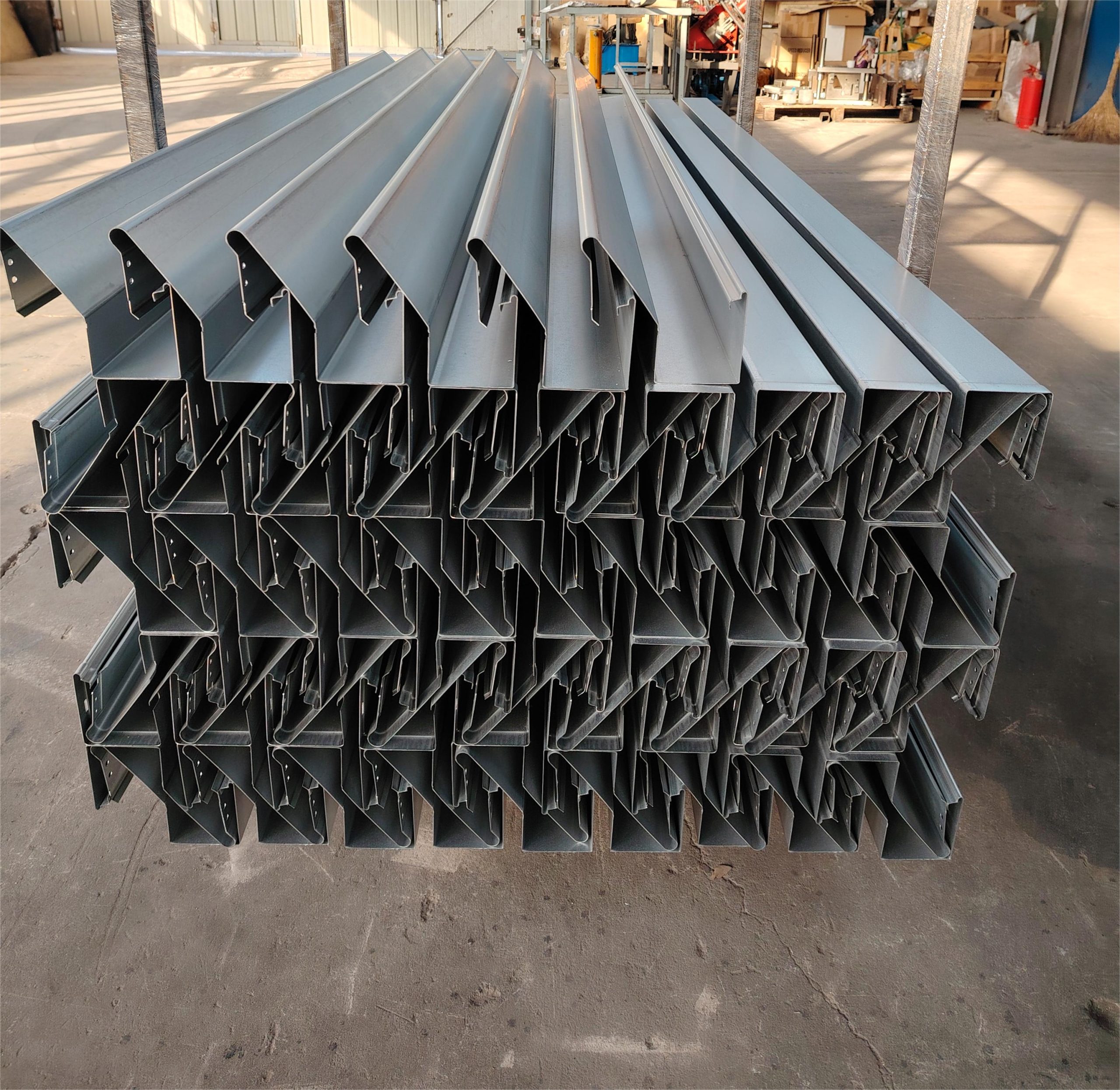 chain feeding trough chain feeding trough